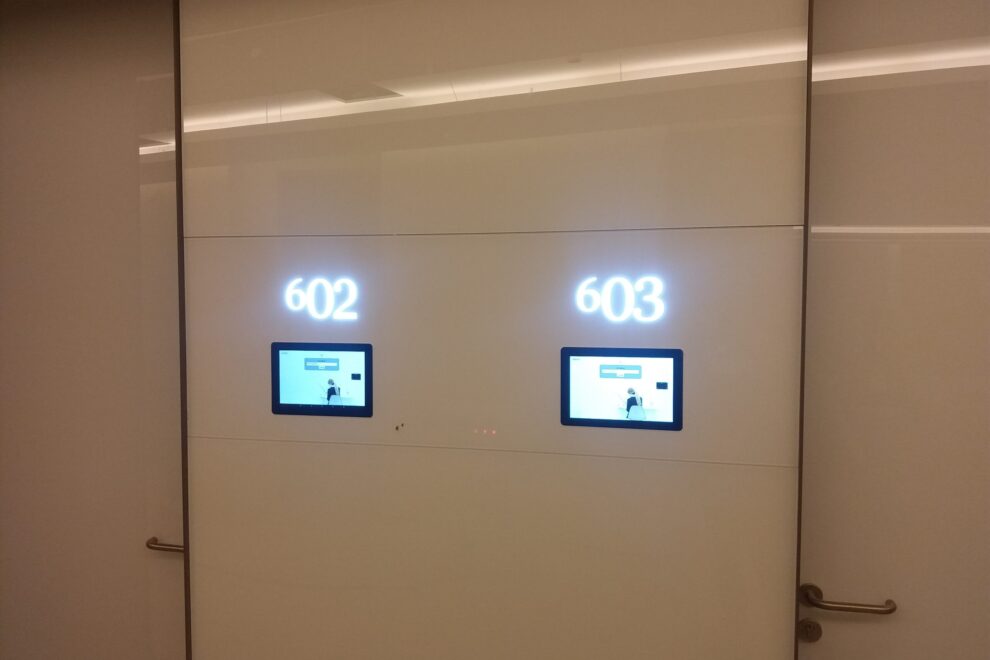 Acibadem-Hastanesi-Atasehir-Doktor-Kapi-Bilgilendirme-Ekranlari